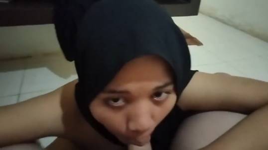 Bokep jilbab dikelas sepongin kontol pacar