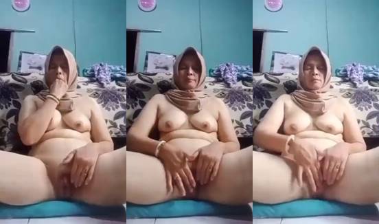 Bokep jilbab sange stw kesepian colmek