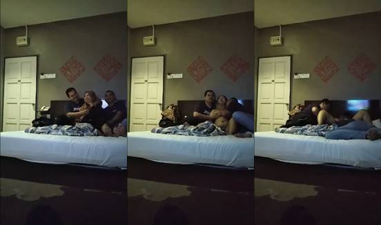 Bokep tante semok jilbab kena gangbang om om